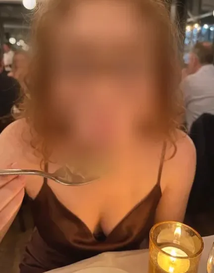 Amina, 25