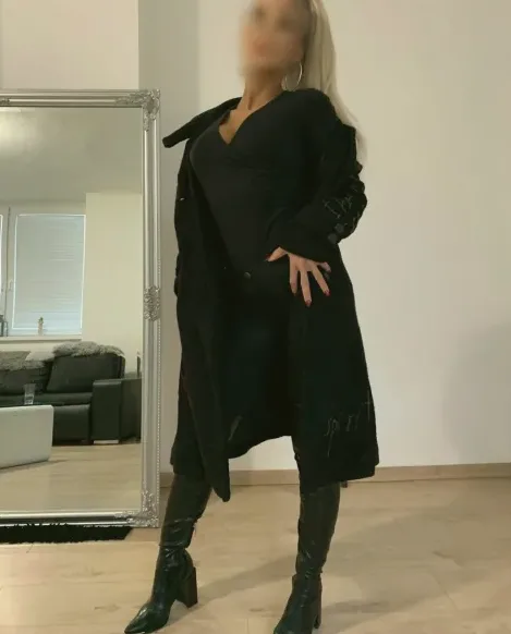 Anne, 24