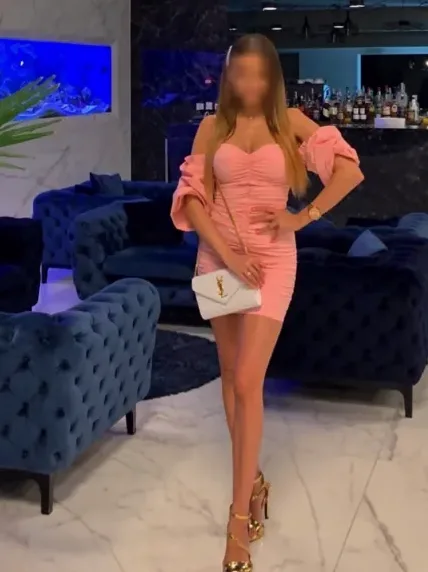 Camilla, 25
