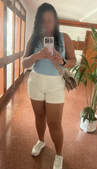 Celina, 33