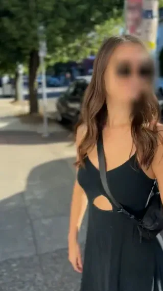 Ella, 28