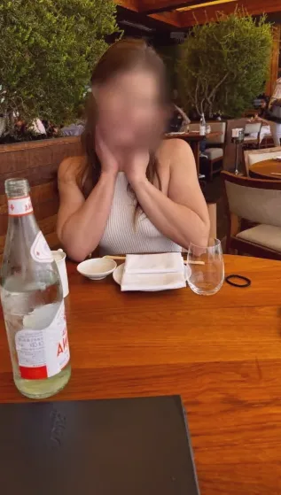 Ella, 30