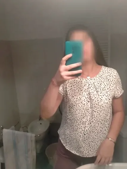 Ella, 21