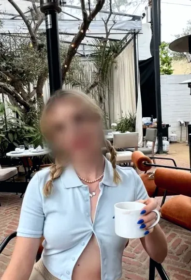 Ellie, 27