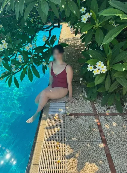 Helena, 33