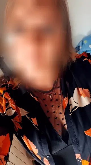 Isabella, 37