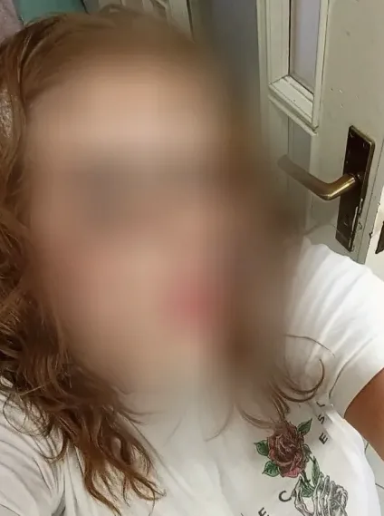 Julie, 26