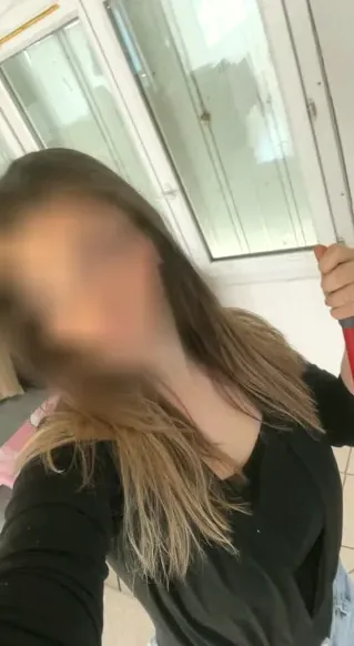Nicoline, 20