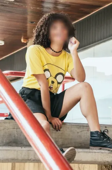 Tina, 28
