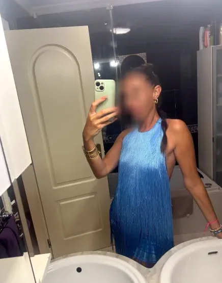 Zeynep, 32